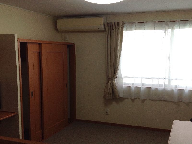 レオパレスかたるぱ 居間