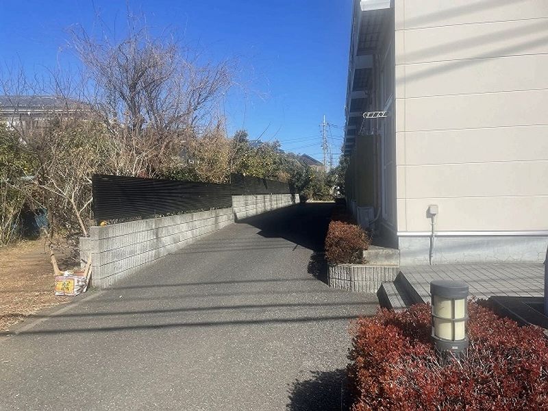 レオパレスＳＵＮ鈴木町 エントランス