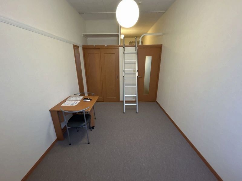 レオパレス原 居間