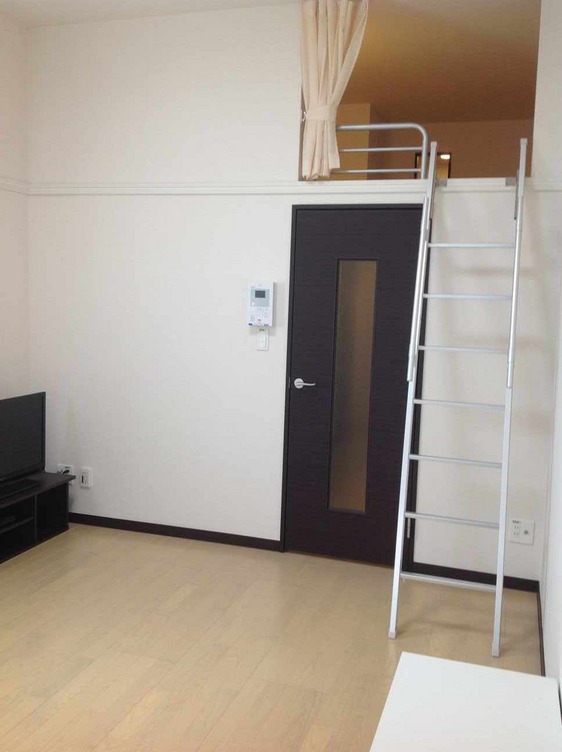 レオネクストＫＯＭＡＯＫＡ 居間