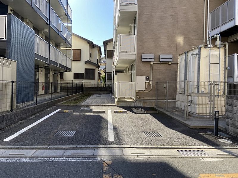 レオパレスクルーオブアイランド 駐車場