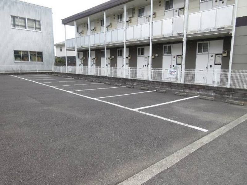 レオパレスＣＯＳＭＯ　Ｂ 駐車場