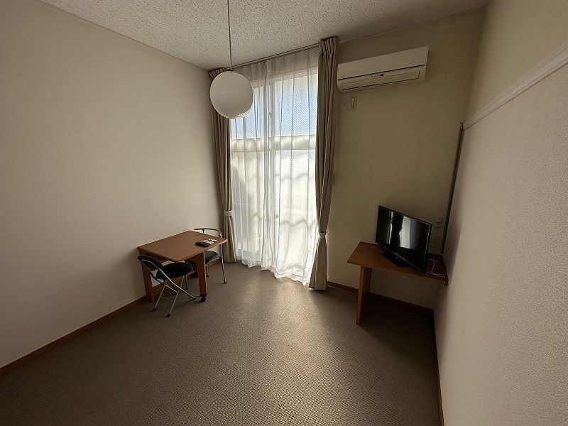 レオパレスわかくさ 居間