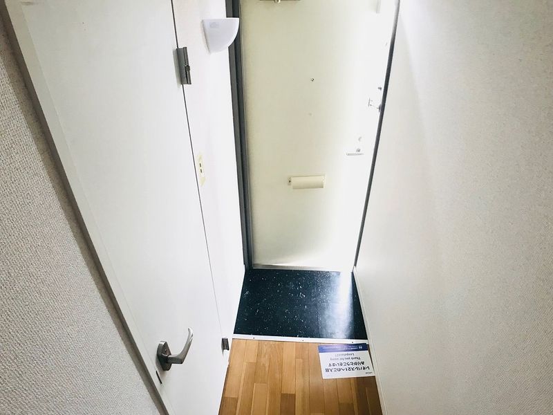 レオパレスフェアリー 玄関