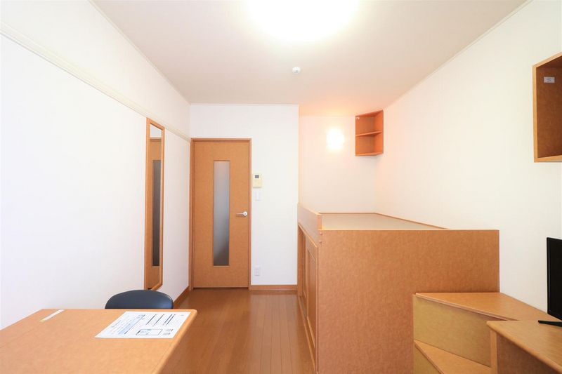 レオパレス里ノ前 居間