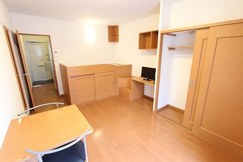 レオパレスアルテート 居間