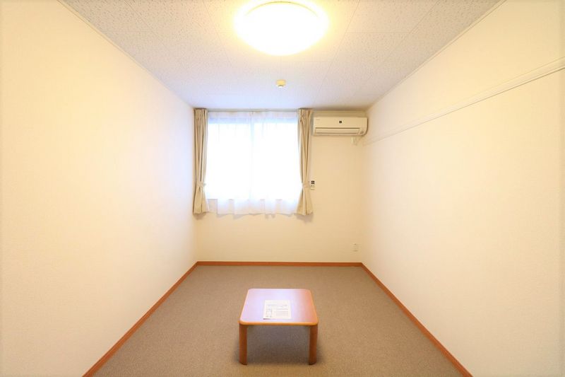 レオパレス山科御陵 居間