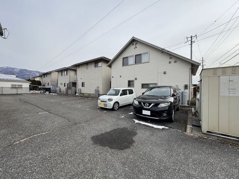 leopalace Murai 주차장