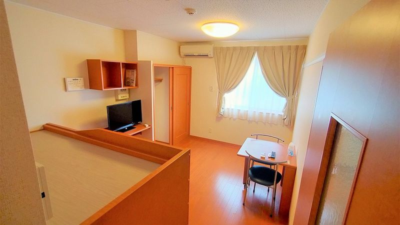 レオパレスＯＧＡＷＡ　Ｙ 居間