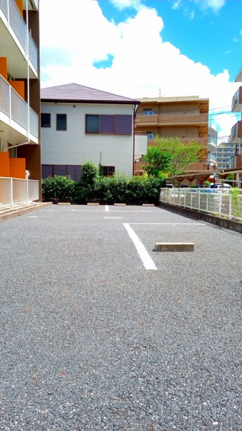 レオパレスサンブロード 駐車場