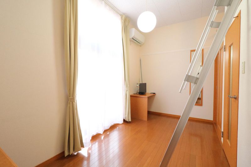 レオパレス芹橋 居間