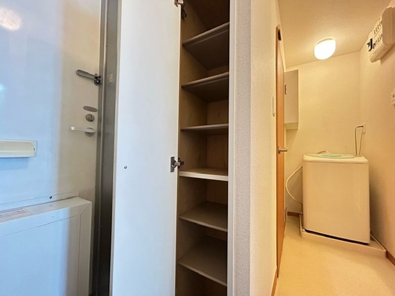 レオパレス天神林 玄関