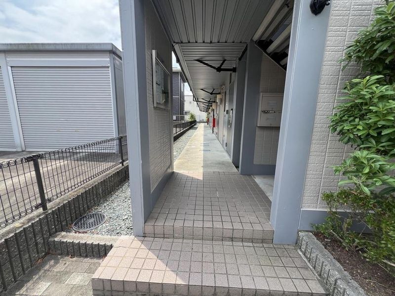 レオパレス掛川 エントランス