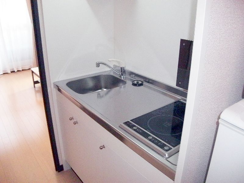 LEONEXT Lease Lance Kitchen