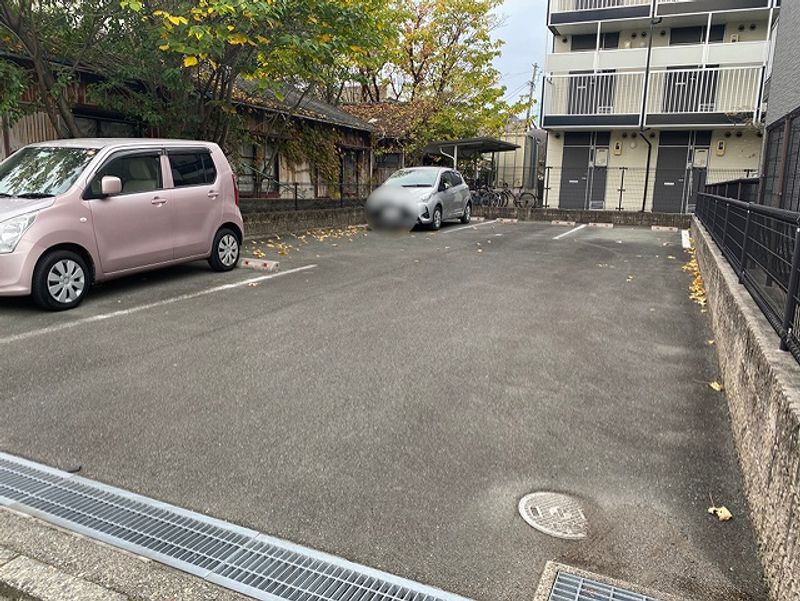 レオパレスグランシャリオ 駐車場
