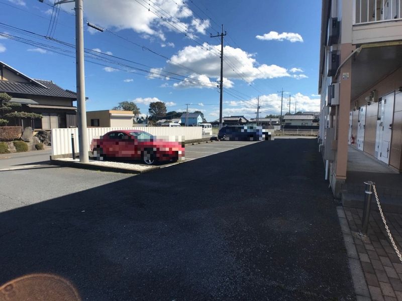 レオパレススカイＡ 駐車場
