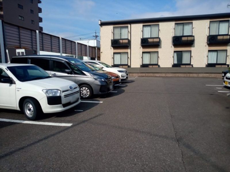 レオパレス平田 駐車場