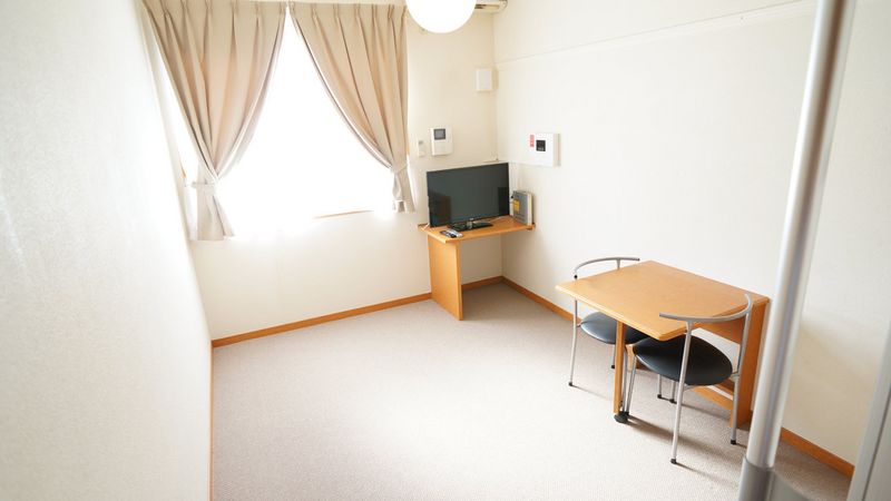 レオパレスプレンティ浜寺 居間