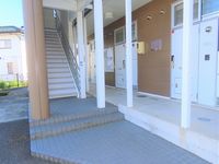 レオパレス中御所 エントランス