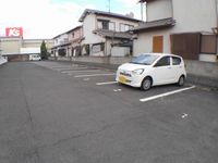 レオパレス四季 駐車場