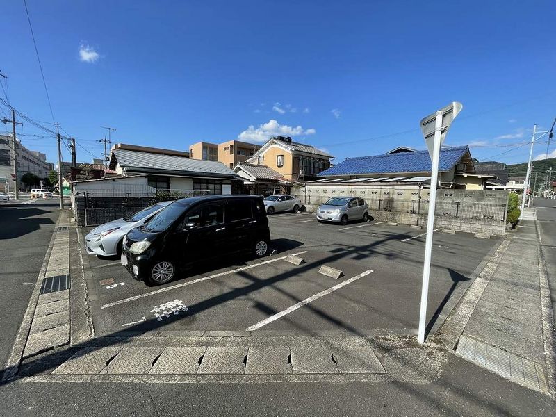 レオパレスエル　カルチェ 駐車場