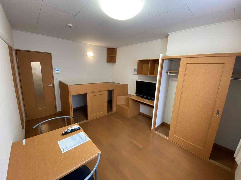 レオパレス東屋形 居間