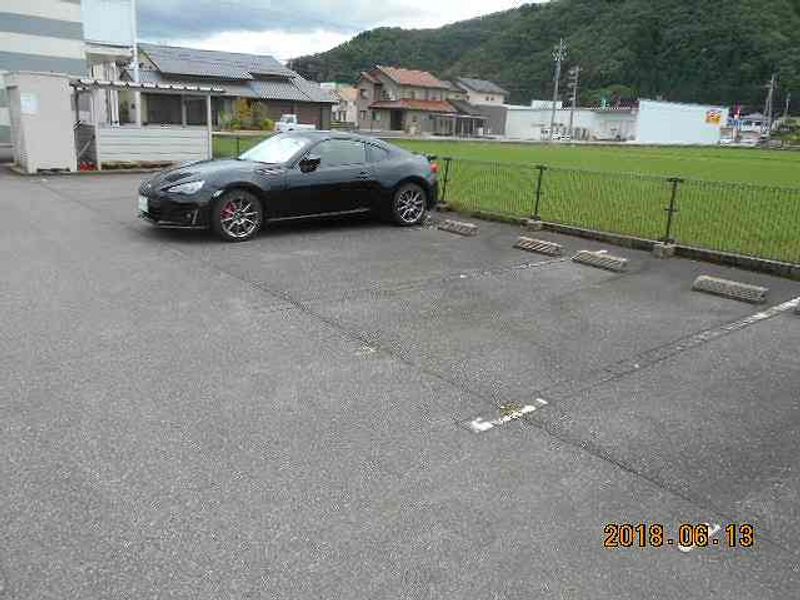 レオパレスグリーンウッド 駐車場