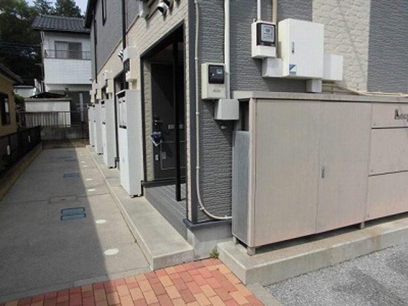 レオパレスマルモラーダ エントランス
