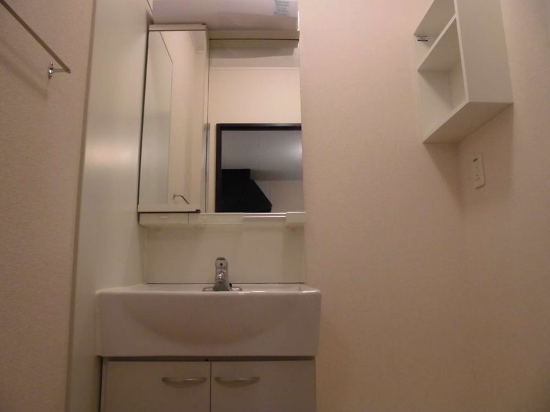 LEONEXT Stream Bright Washroom