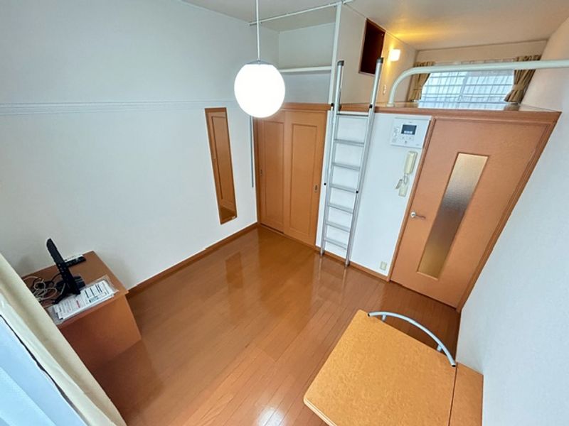 レオパレスＲ２ 居間