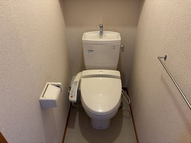 レオパレスアゼリアカーサ トイレ