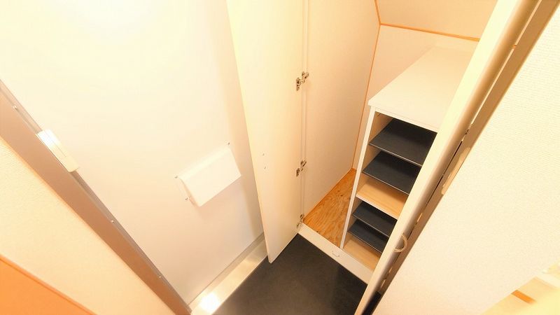レオパレスグリーンテラスＭ 玄関