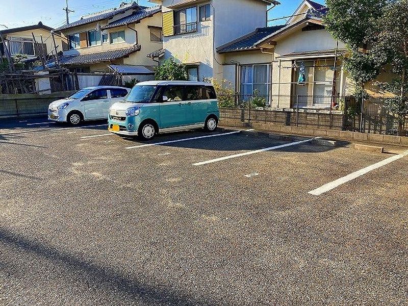 レオパレスリチェル 駐車場
