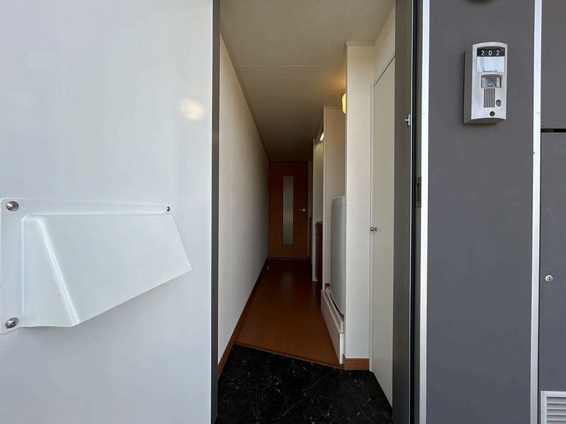 レオパレスマロン 玄関