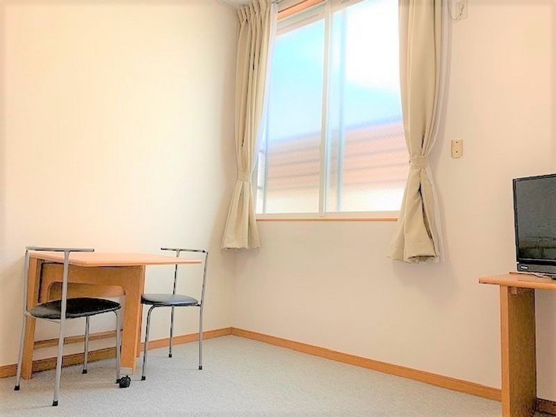 レオパレス甲東 居間