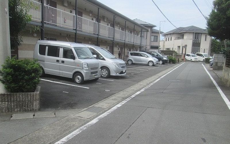 レオパレスＭＯＭＯ 駐車場