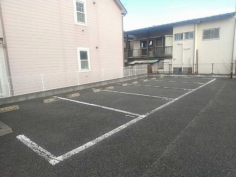 レオパレスサンライズⅡ 駐車場