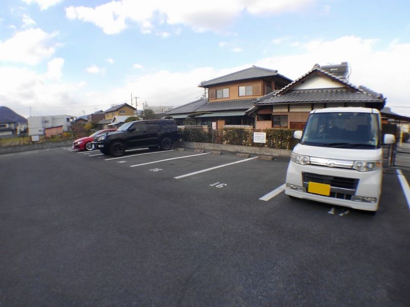 レオネクストＫＩＺＵＮＡ 駐車場