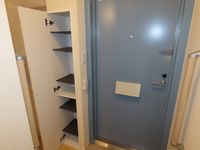 レオパレストゥロイメ 玄関