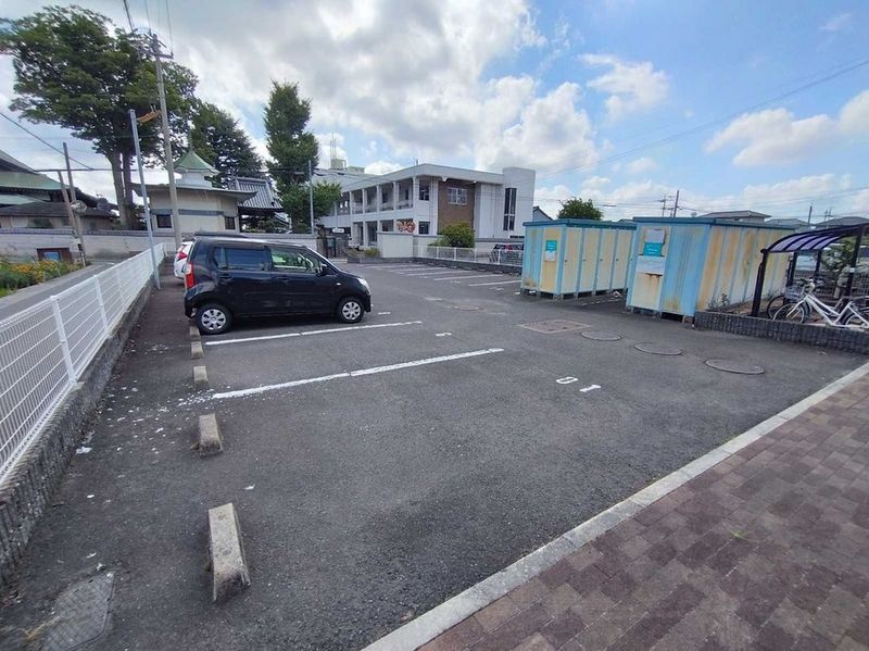 レオパレスラフィーネ 駐車場