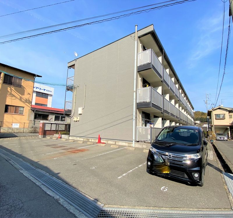 レオパレスいちはちよん 駐車場