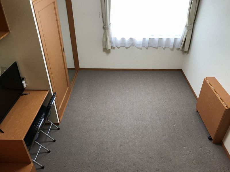 レオパレスコスモ 居間