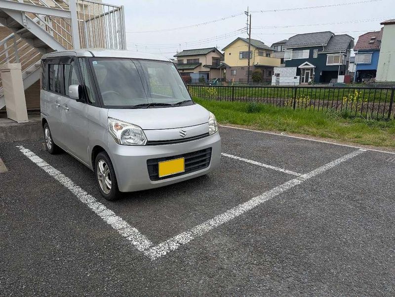 レオパレスＣｏｍｆｏｒｔ 駐車場
