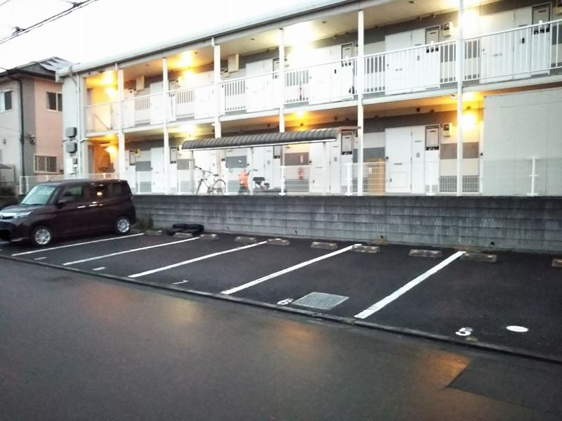 レオパレスグリューン守谷 駐車場