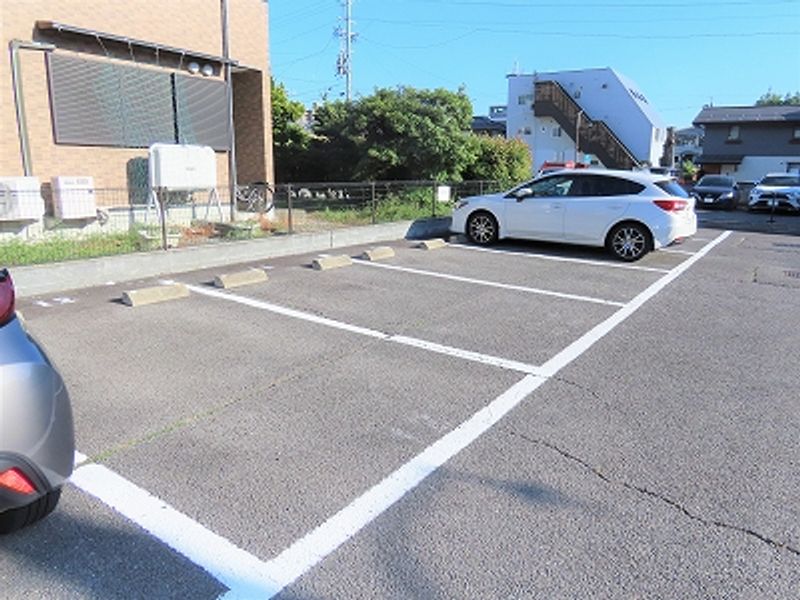 レオパレスセブンスペード上田 駐車場