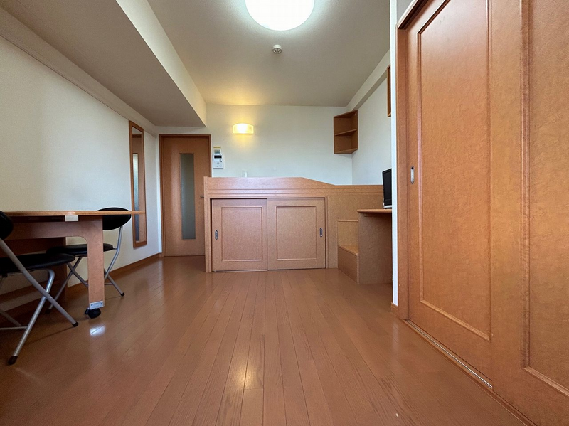 レオパレスＦｌａｔ新栄 居間
