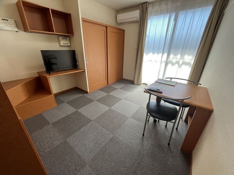 レオパレスグランドカメリアⅥ 居間