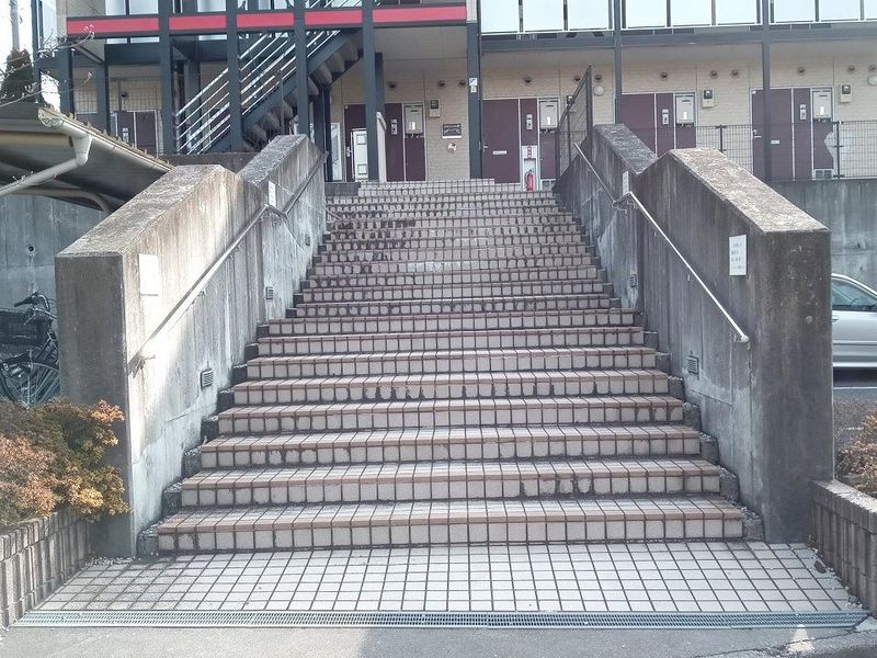 レオパレスＮＩＳＨＩＨＡＲＡⅡ エントランス