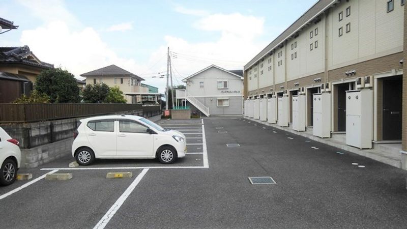 レオネクスト花梨 駐車場