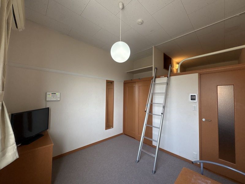 レオパレスボヌール 居間